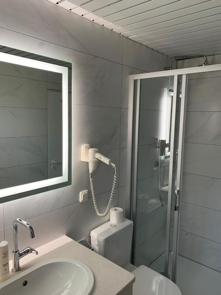 Landhotel Rosenhof Garni Am Plauer See Mit Ladesaeule Fuer E-Autos Quetzin Exteriör bild