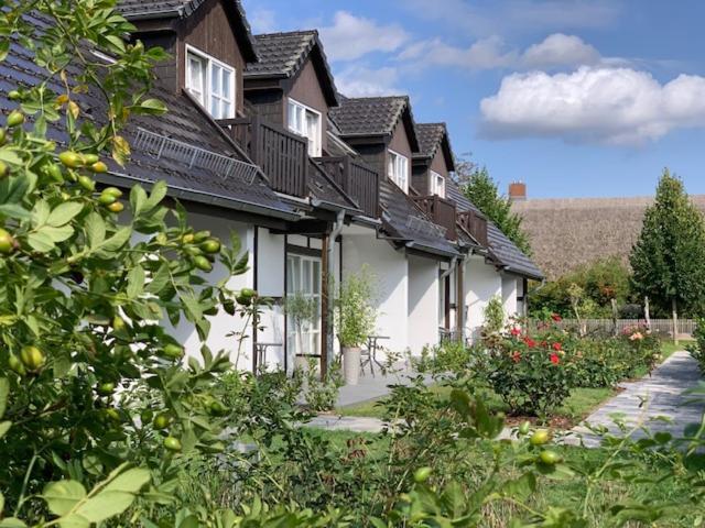 Landhotel Rosenhof Garni Am Plauer See Mit Ladesaeule Fuer E-Autos Quetzin Exteriör bild